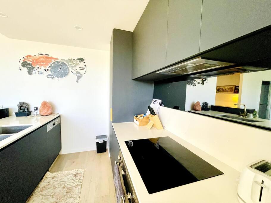 3 BRs topfloor view@Heart of Canberra free parking