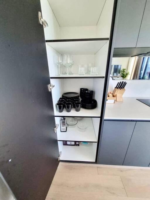 3 BRs topfloor view@Heart of Canberra free parking