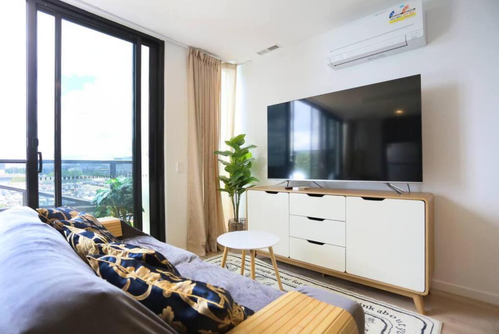 3 BRs topfloor view@Heart of Canberra free parking