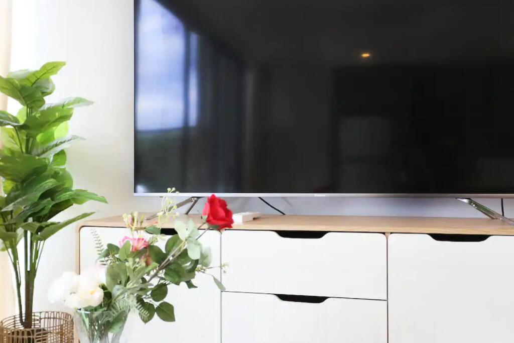3 BRs topfloor view@Heart of Canberra free parking