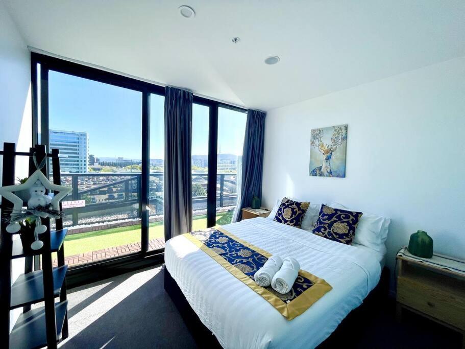 3 BRs topfloor view@Heart of Canberra free parking