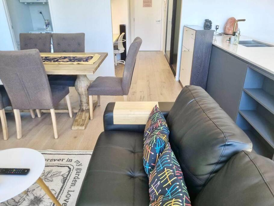 3 BRs topfloor view@Heart of Canberra free parking