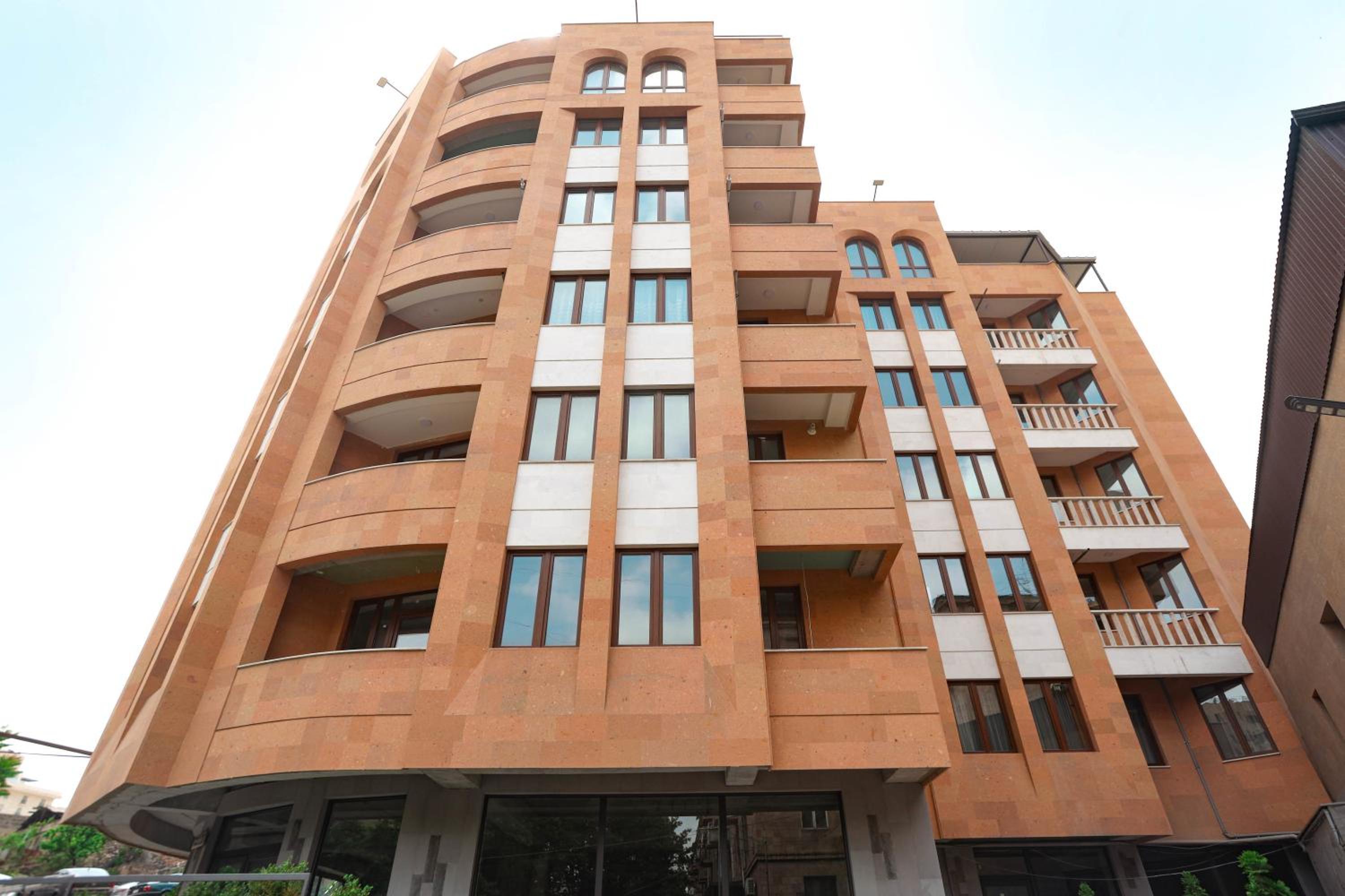 Apart-hotel on Saryan Str 26-3