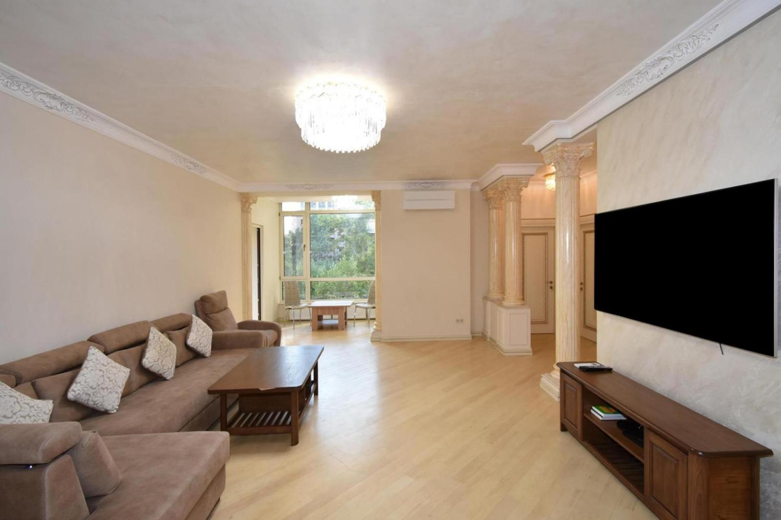Aram street, 3 bedrooms Grand, Beautiful apartment DI777
