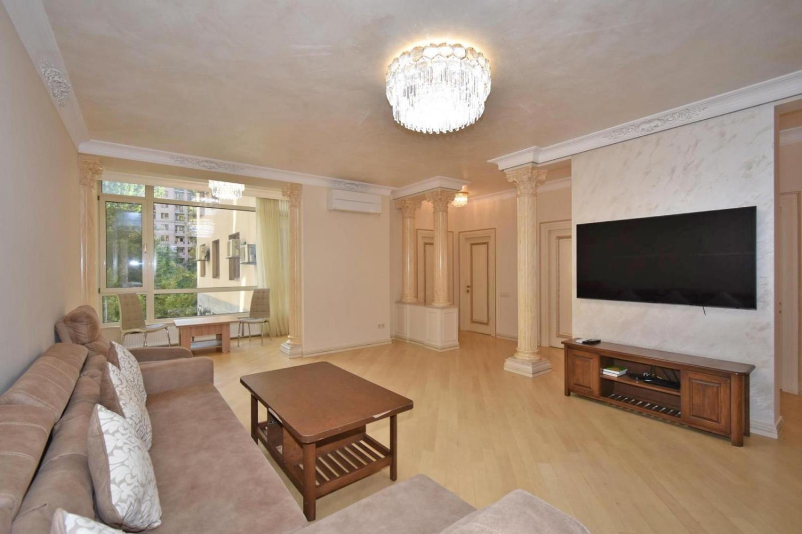 Aram street, 3 bedrooms Grand, Beautiful apartment DI777