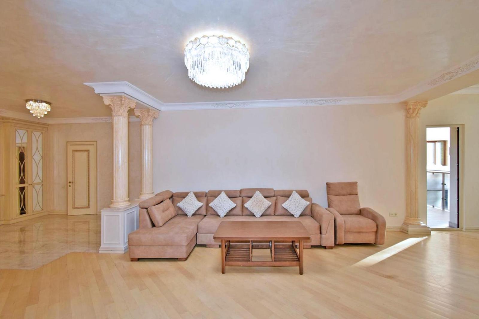 Aram street, 3 bedrooms Grand, Beautiful apartment DI777