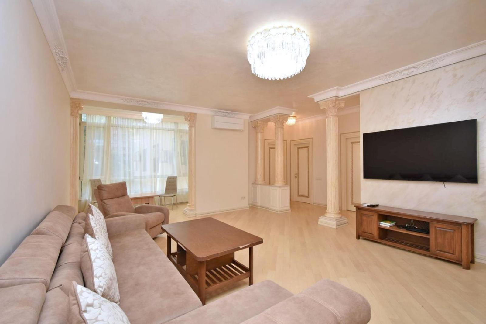 Aram street, 3 bedrooms Grand, Beautiful apartment DI777