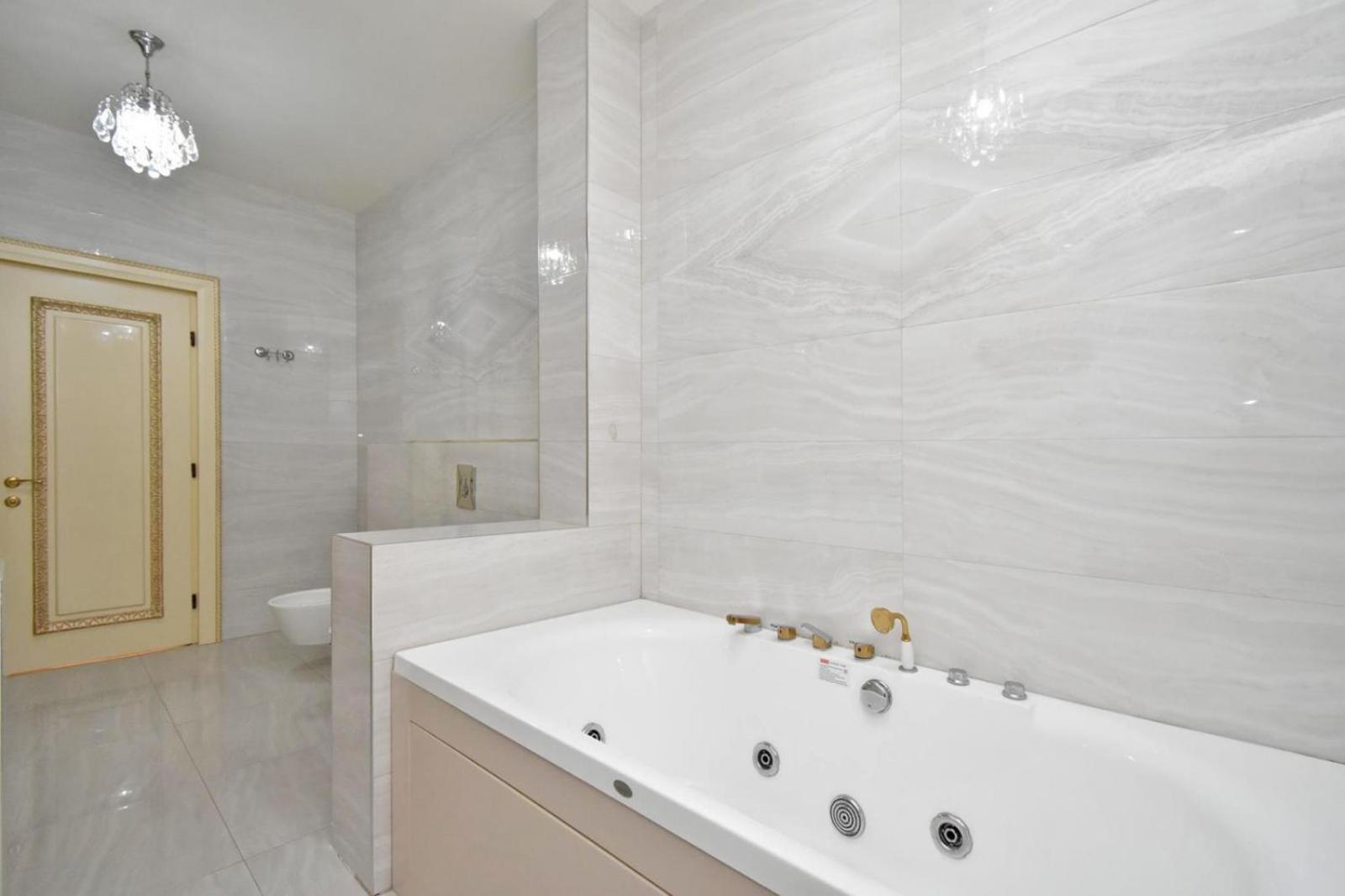 Aram street, 3 bedrooms Grand, Beautiful apartment DI777