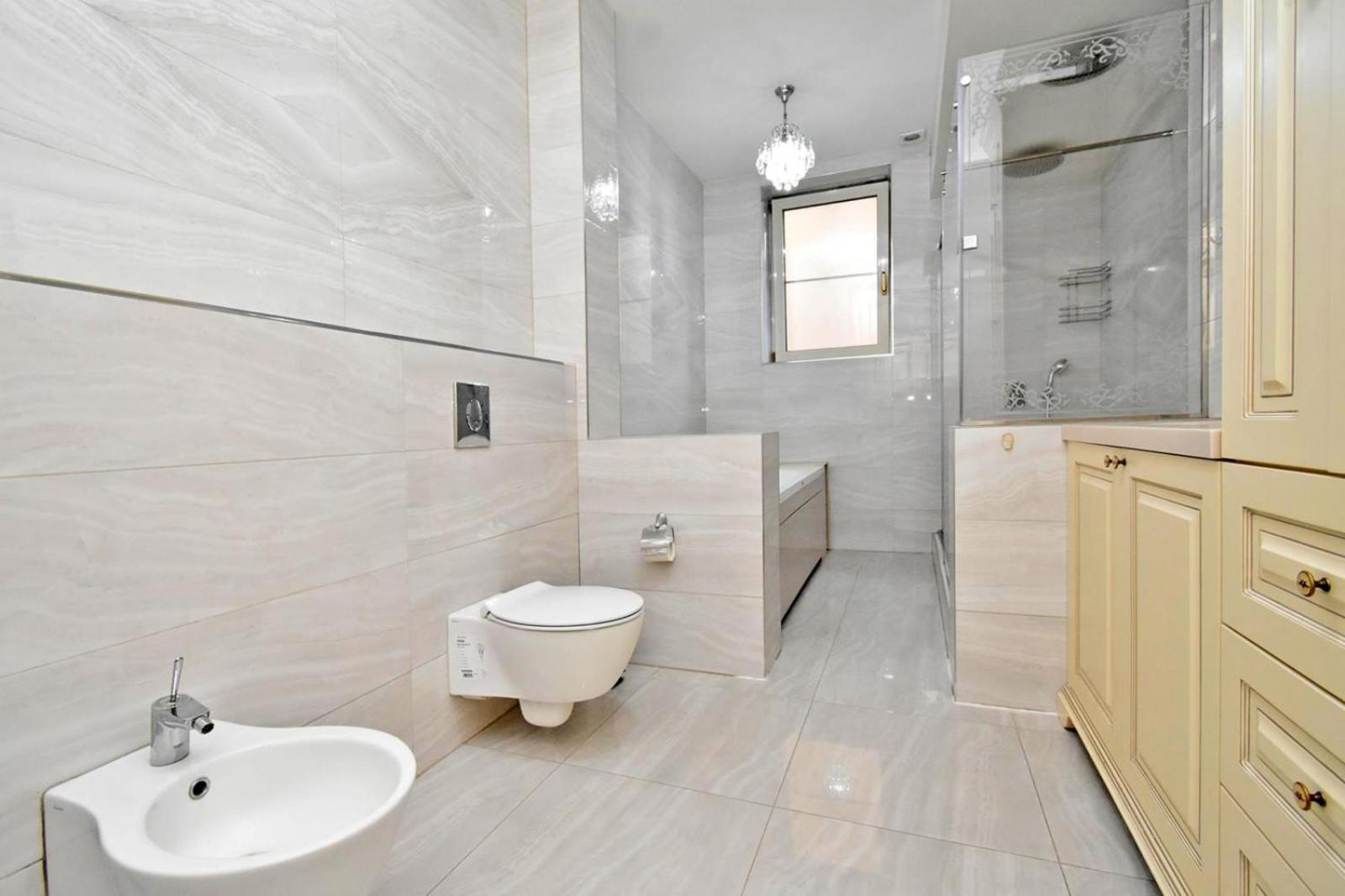 Aram street, 3 bedrooms Grand, Beautiful apartment DI777