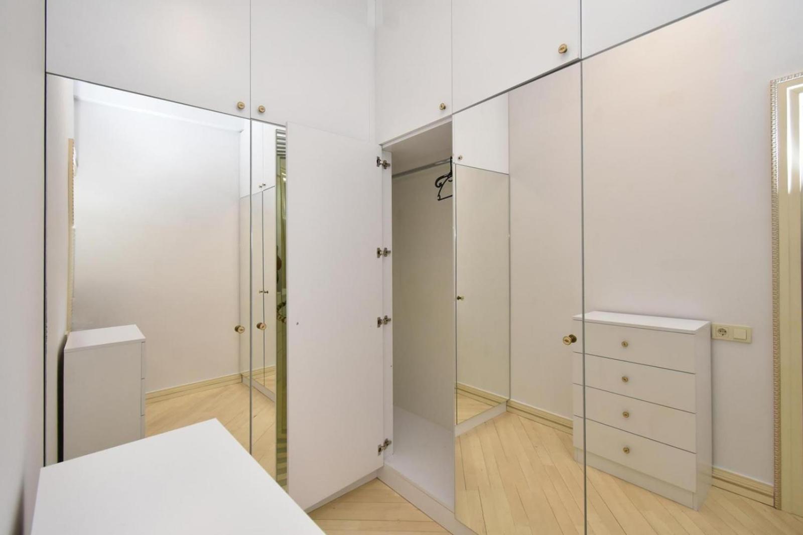 Aram street, 3 bedrooms Grand, Beautiful apartment DI777
