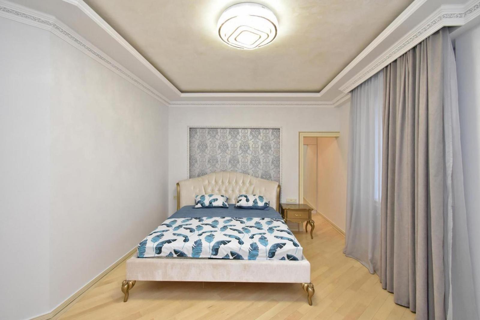 Aram street, 3 bedrooms Grand, Beautiful apartment DI777