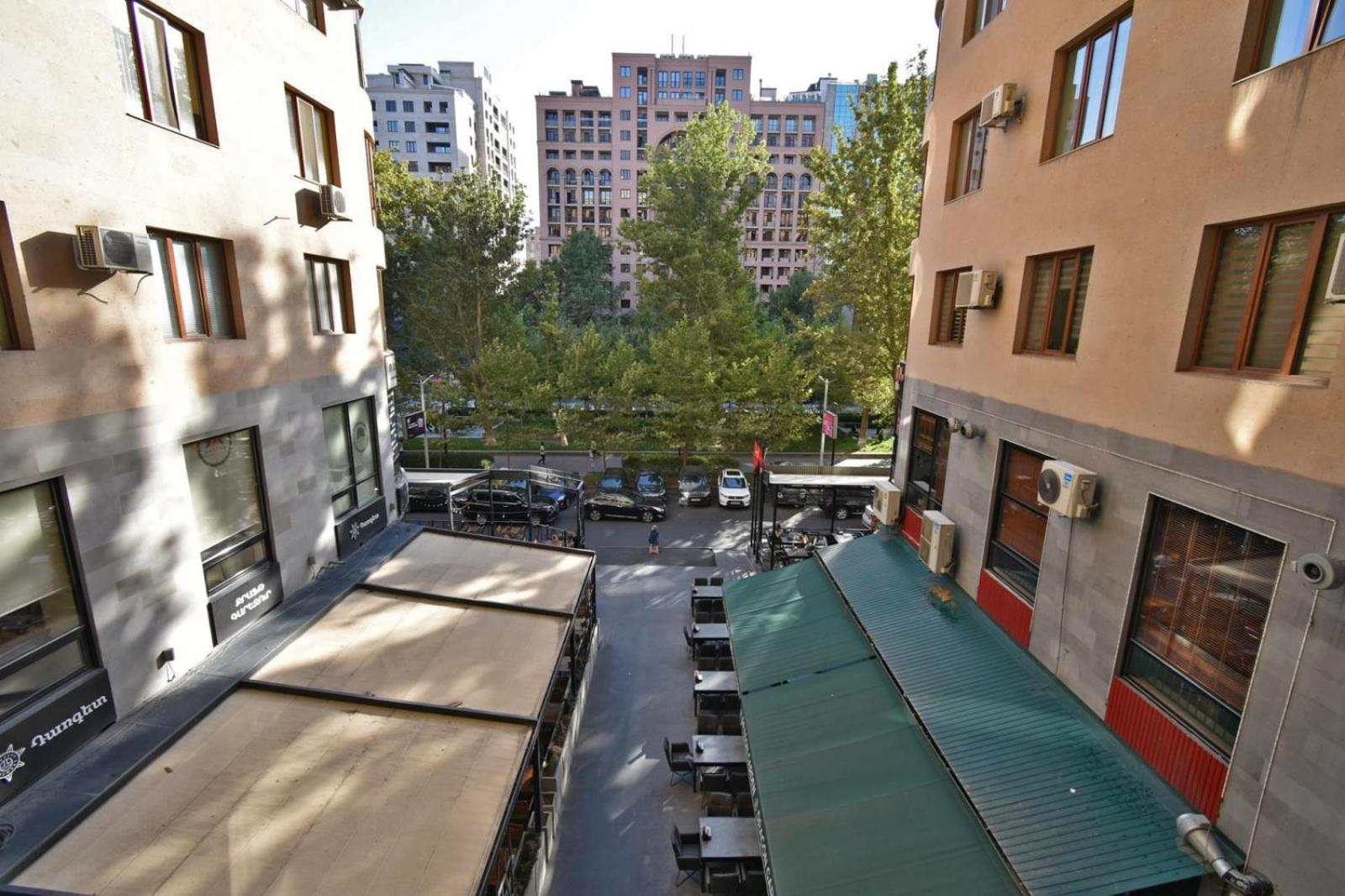 Aram street, 3 bedrooms Grand, Beautiful apartment DI777