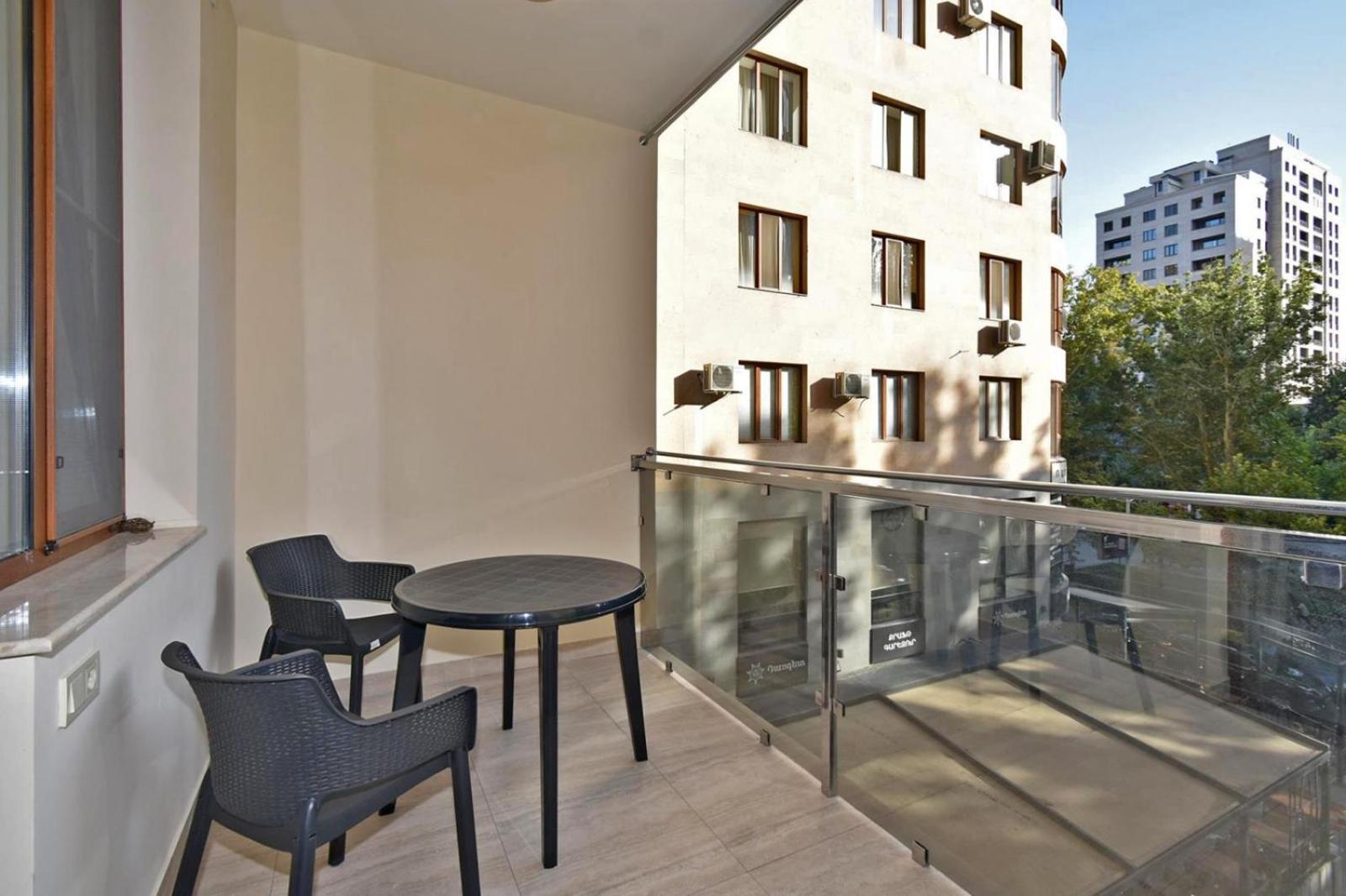 Aram street, 3 bedrooms Grand, Beautiful apartment DI777