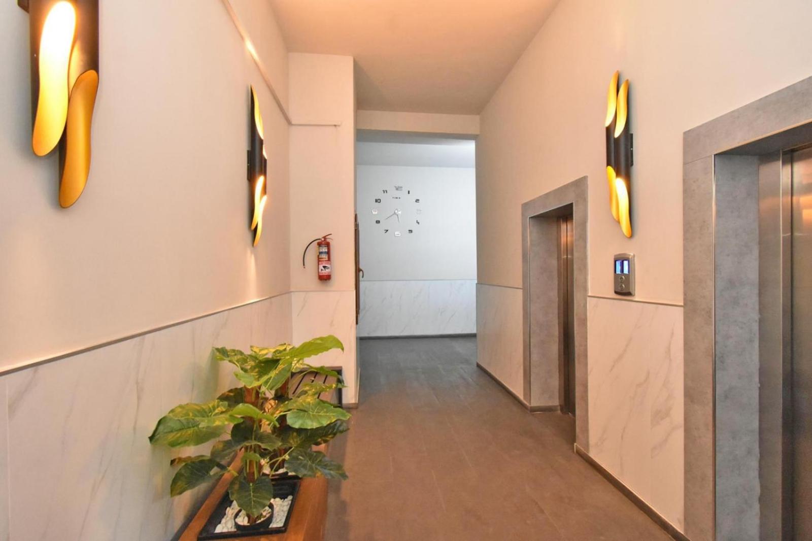 Aram street, 3 bedrooms Grand, Beautiful apartment DI777