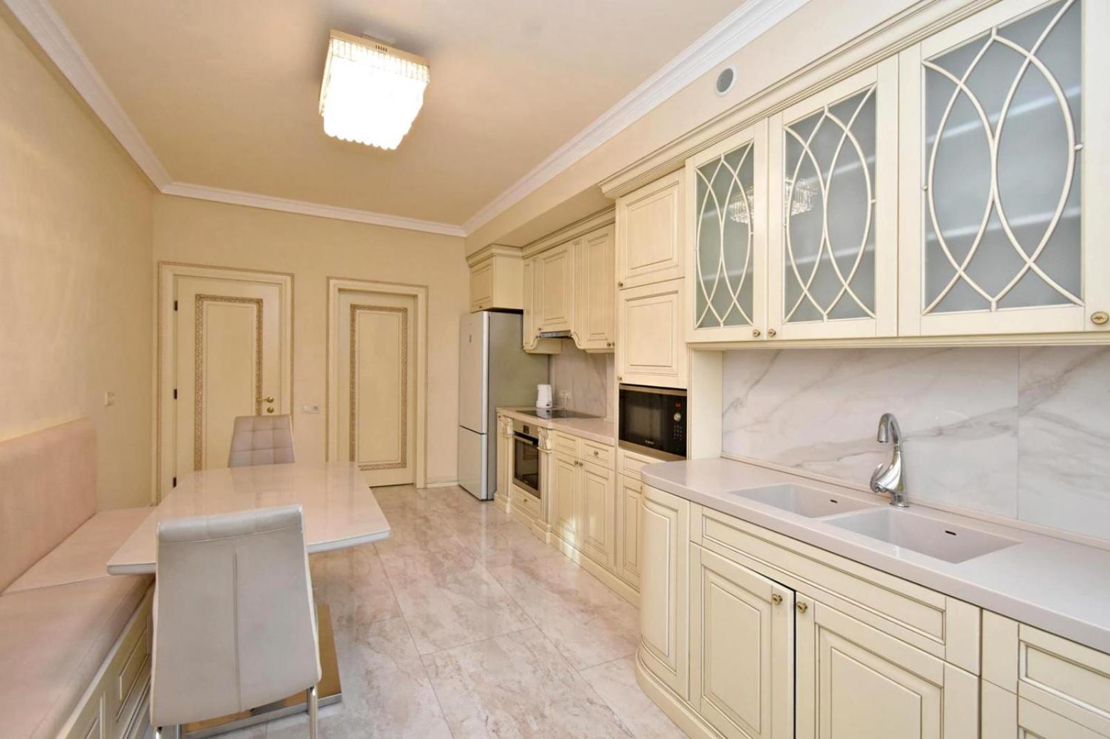 Aram street, 3 bedrooms Grand, Beautiful apartment DI777