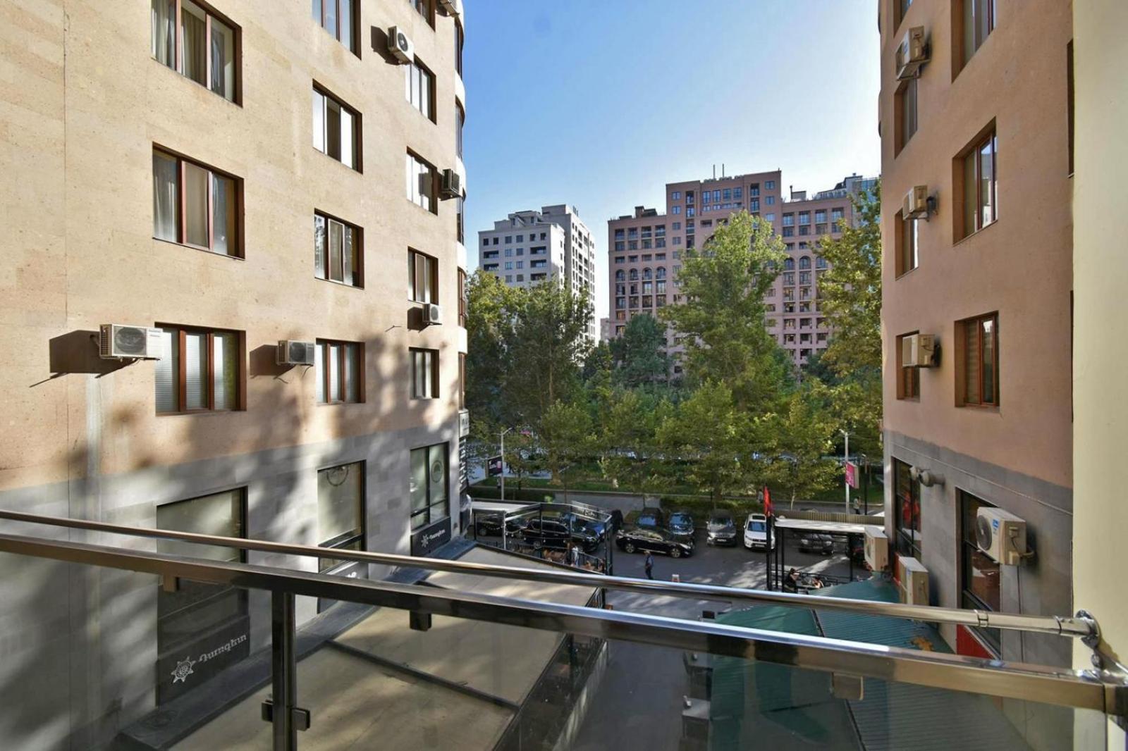 Aram street, 3 bedrooms Grand, Beautiful apartment DI777