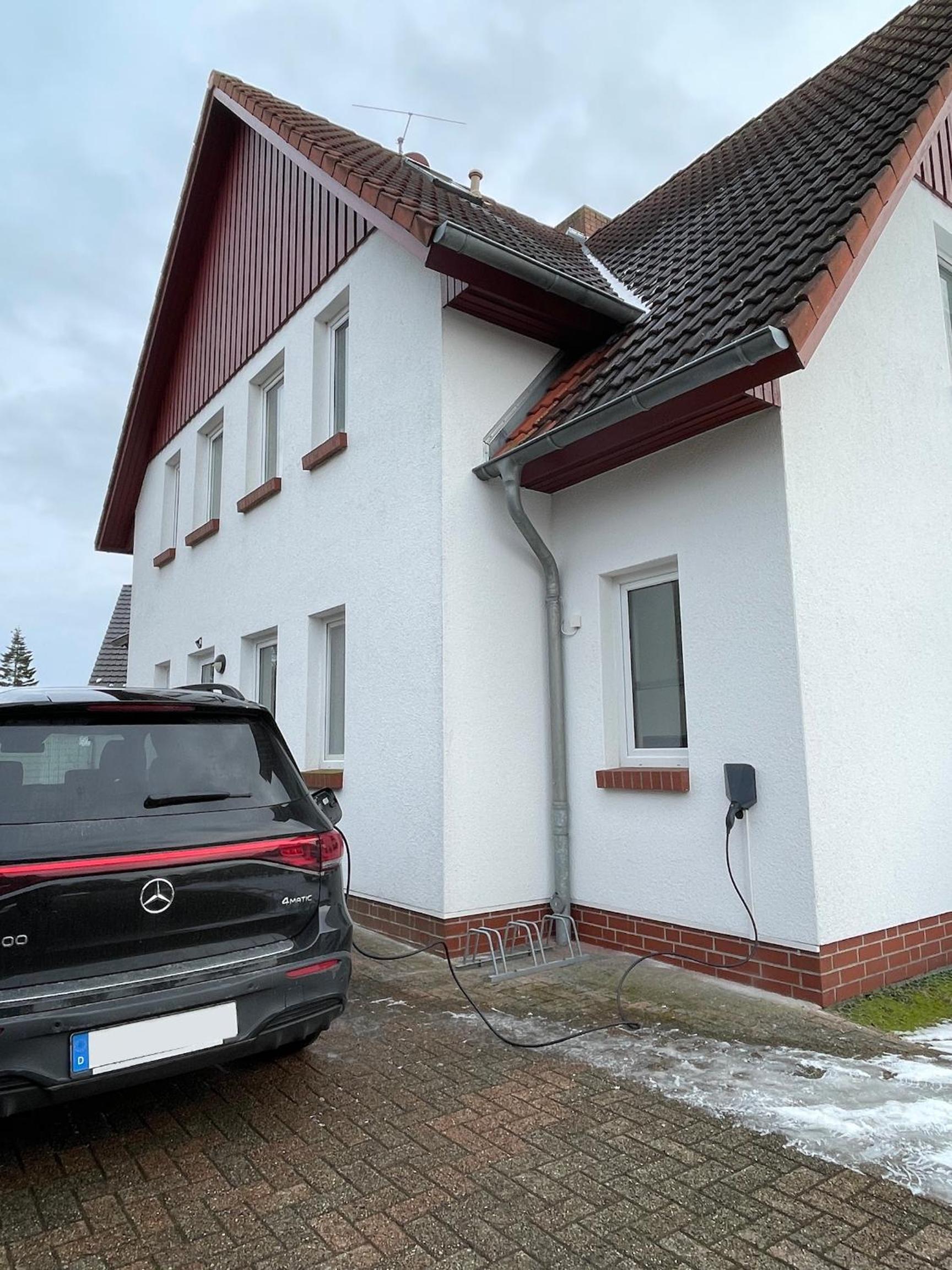 Ferienwohnung Meerfarbig Zingst - HAUSTIERFREI -Balkon - Glasfaser - Parkplatz - Fahrradschuppen - zentral&ruhig - E-Ladesäule - Waschtrockner - Nichtrauch