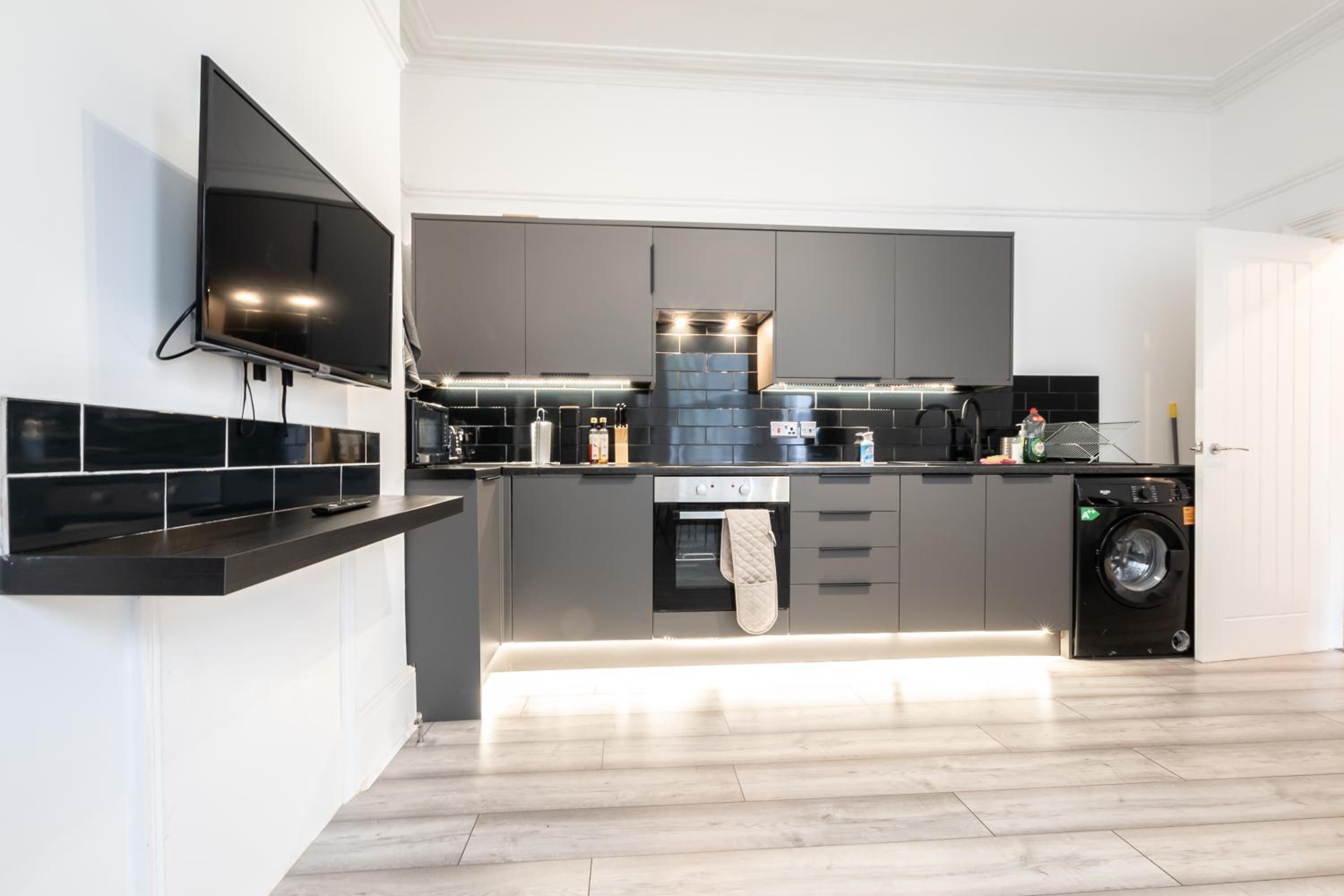 The Avenue Gem Stylish 2 Bed Stay in the Heart of Southampton view 4
