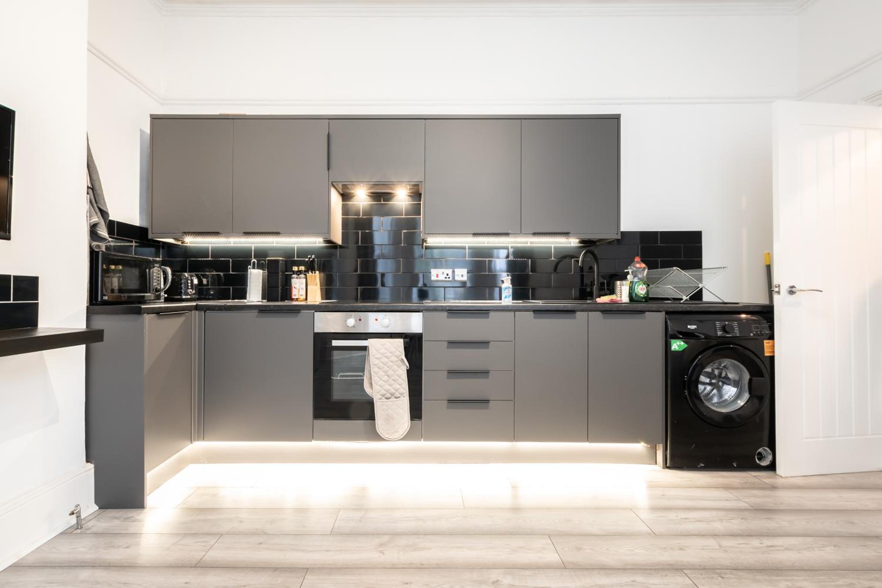 The Avenue Gem Stylish 2 Bed Stay in the Heart of Southampton view 3