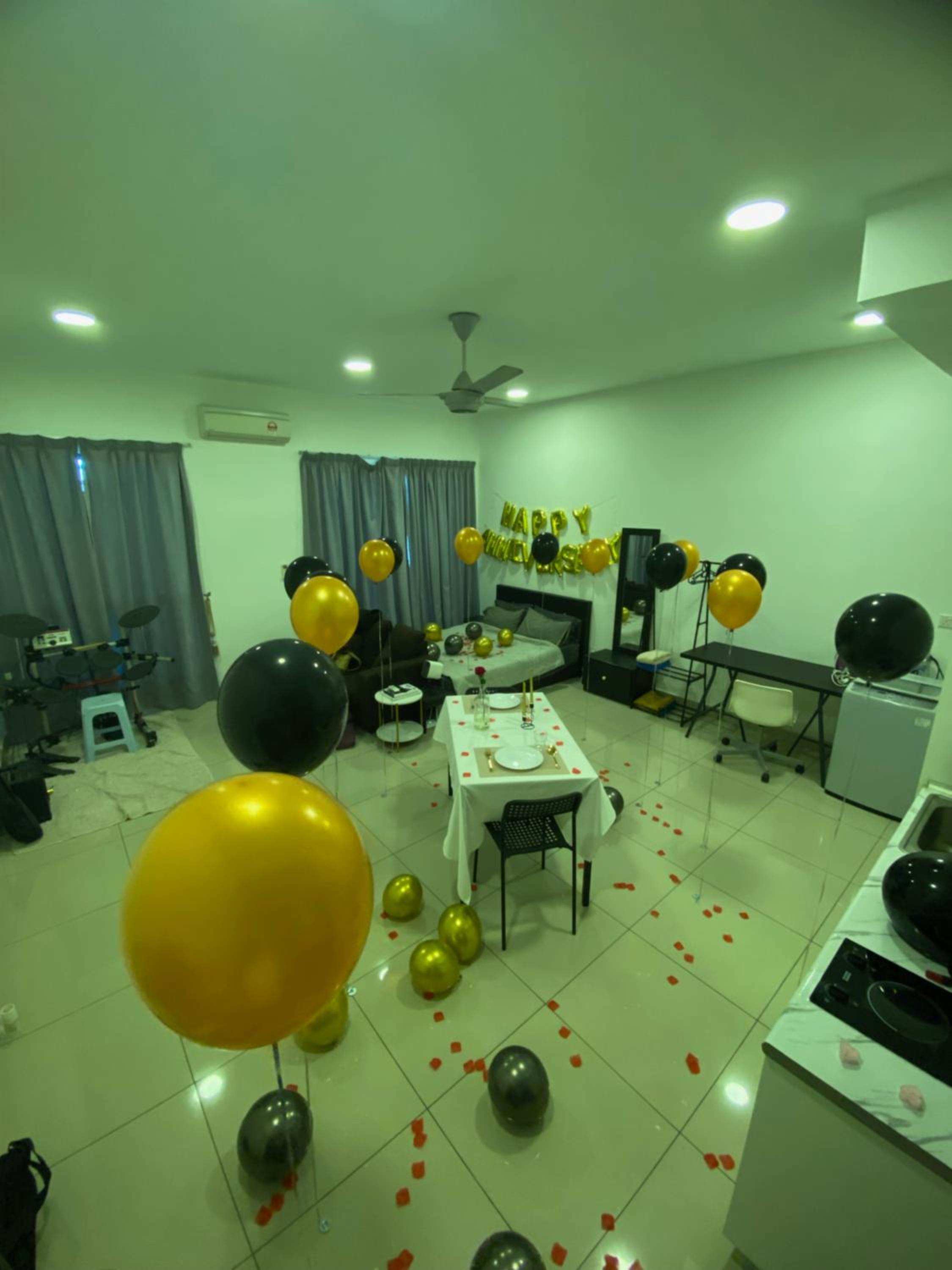 NETFLIX and JAM Fun Supercool Nothing Boring Studio 2 min walk to MCD Starbucks KFC photo 7