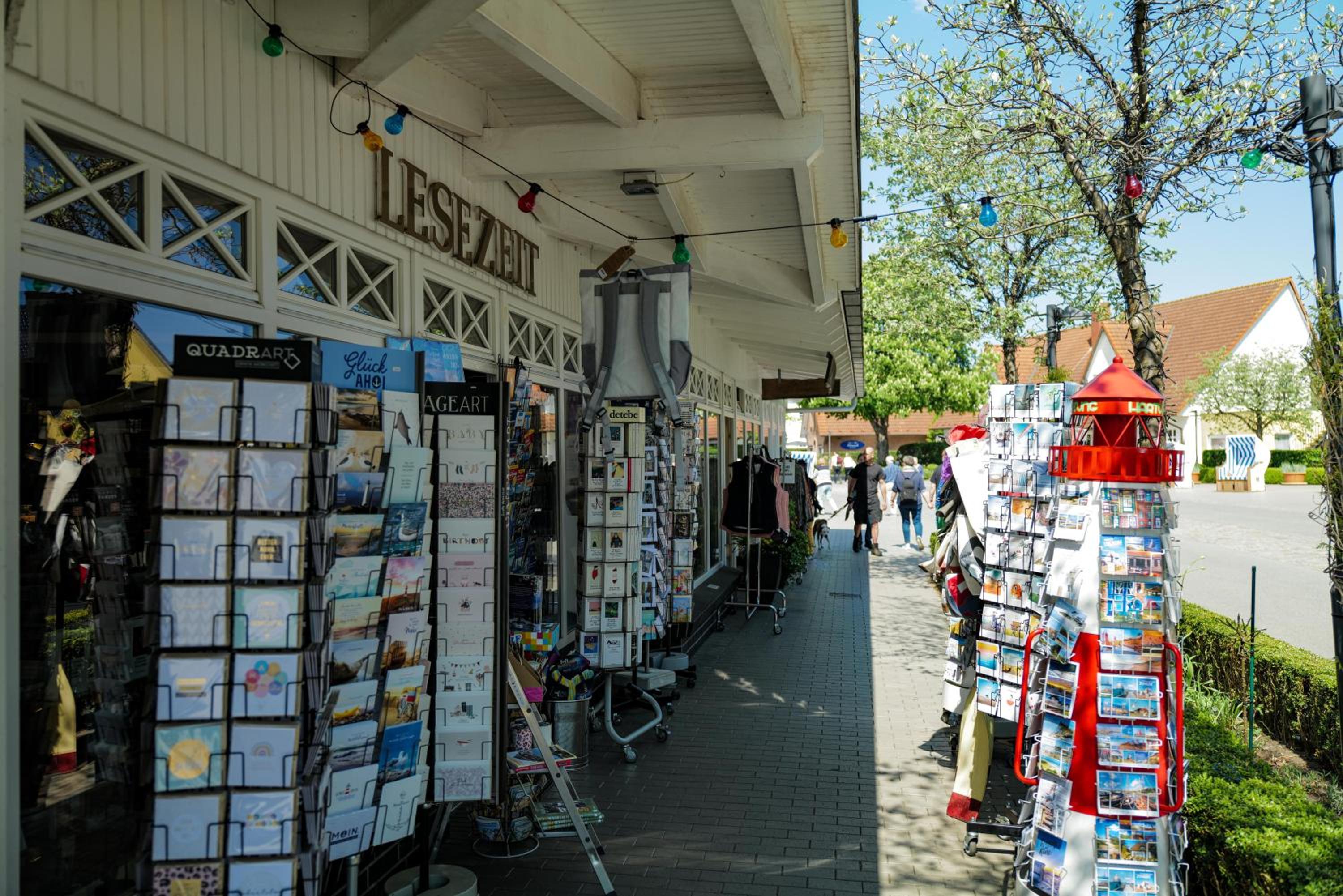 Ferienwohnung Meerfarbig Zingst - HAUSTIERFREI -Balkon - Glasfaser - Parkplatz - Fahrradschuppen - zentral&ruhig - E-Ladesäule - Waschtrockner - Nichtrauch