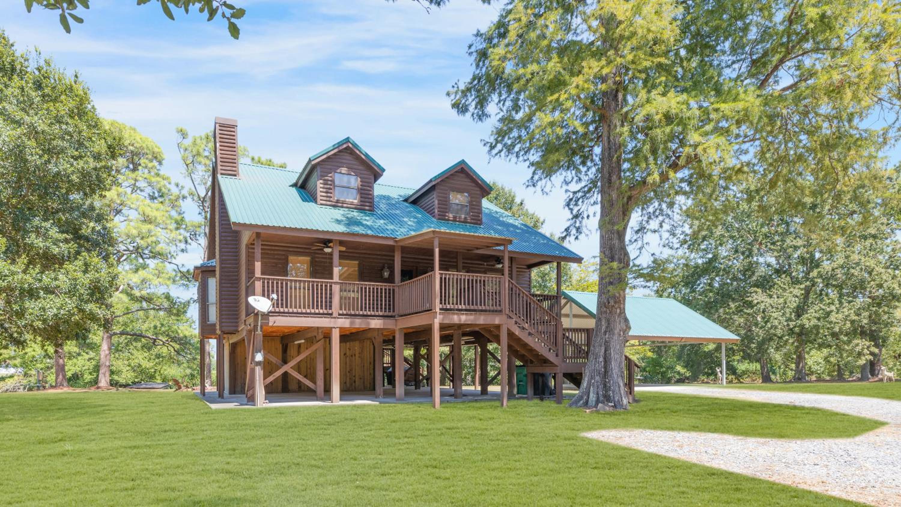 Experience Louisiana, Cabin on Bayou Petite Anse view 5