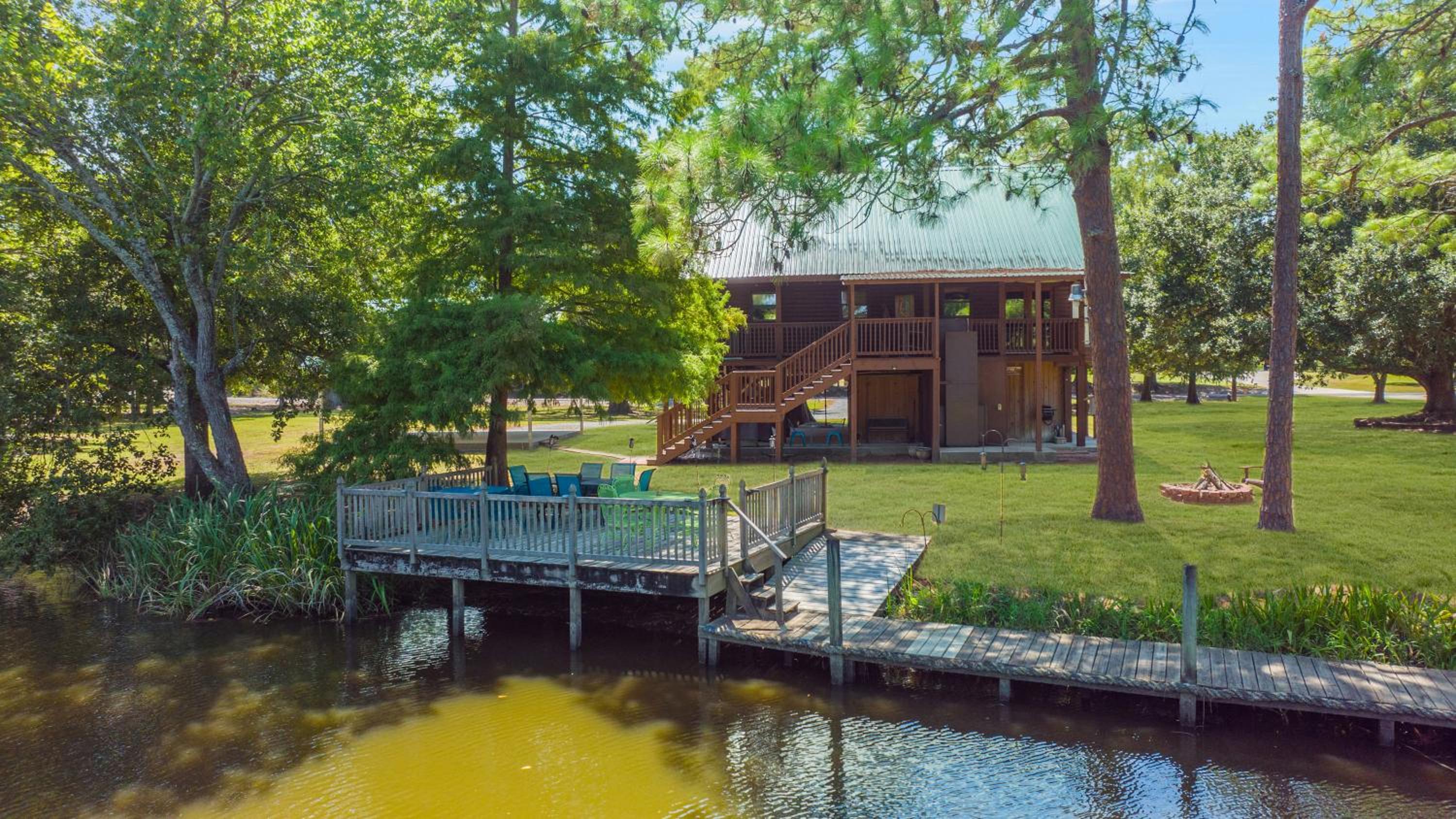 Experience Louisiana, Cabin on Bayou Petite Anse view 3