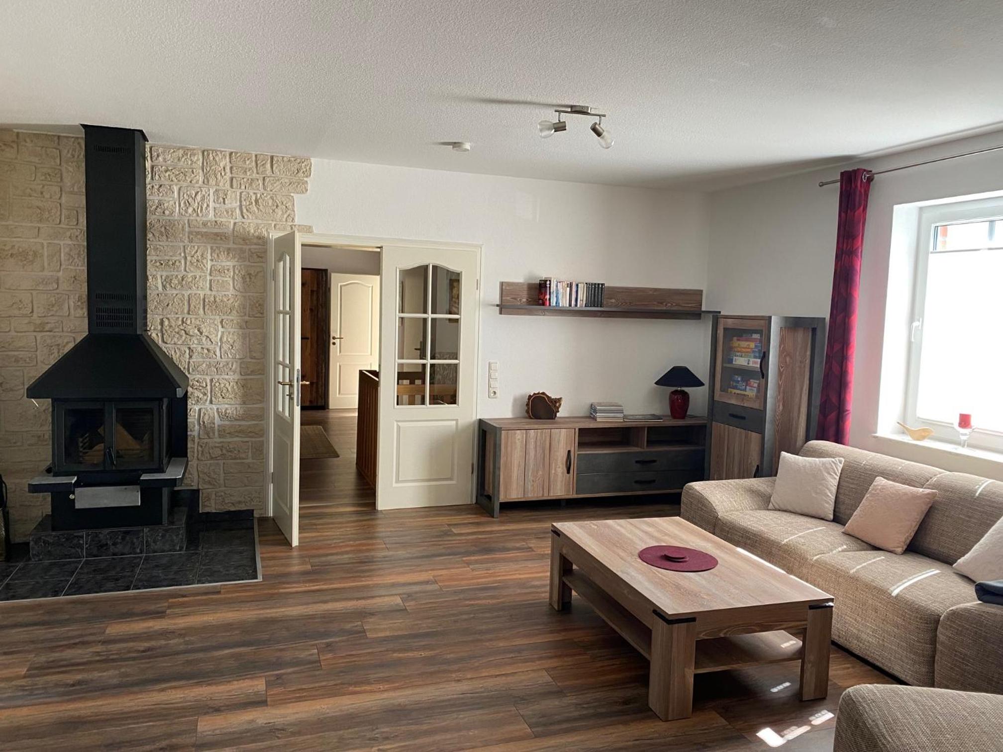 Moderne Ferienwohnung mit Kamin u Garten im EG 100qm Nähe Weser und Golfplatz