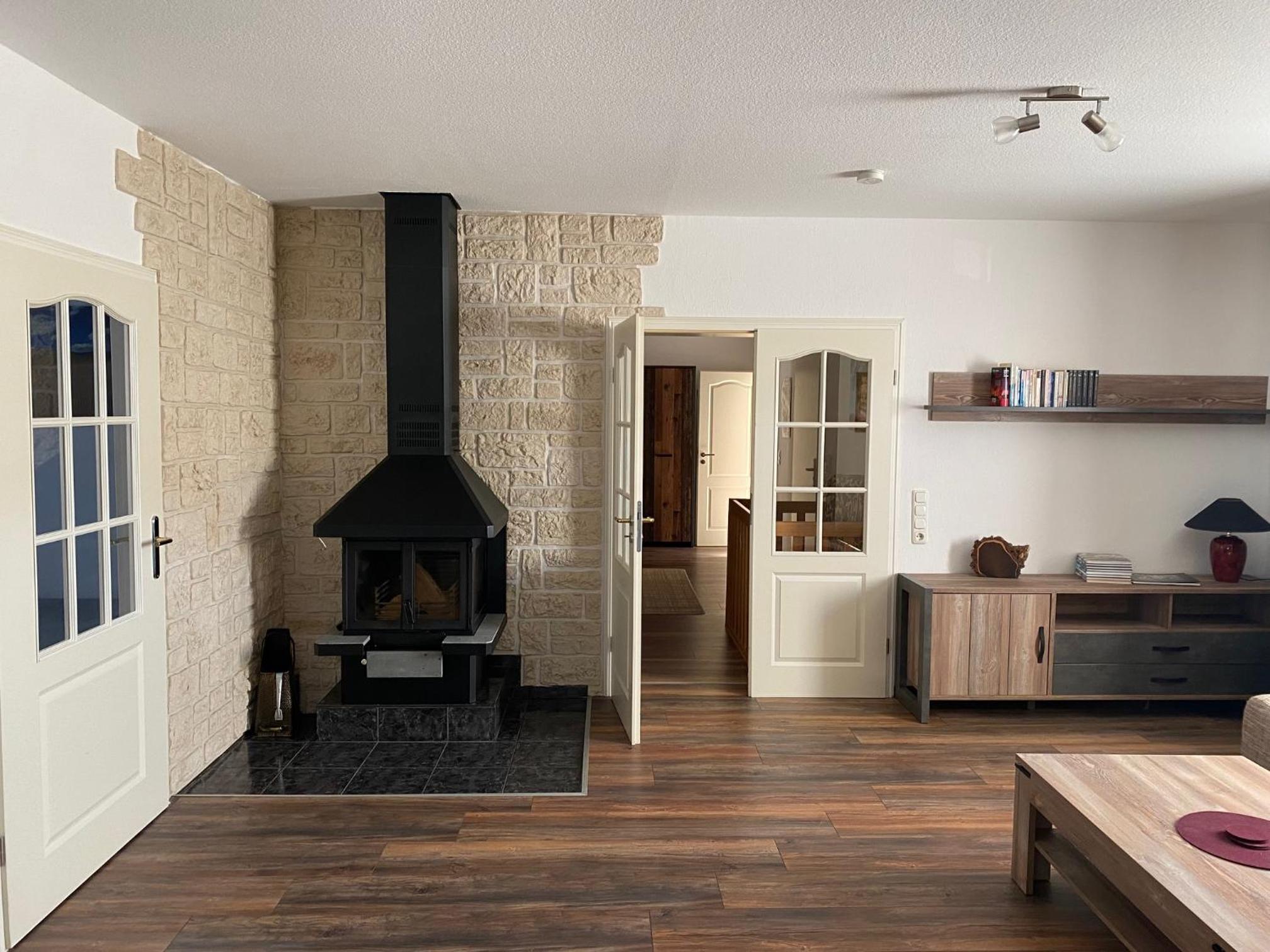 Moderne Ferienwohnung mit Kamin u Garten im EG 100qm Nähe Weser und Golfplatz