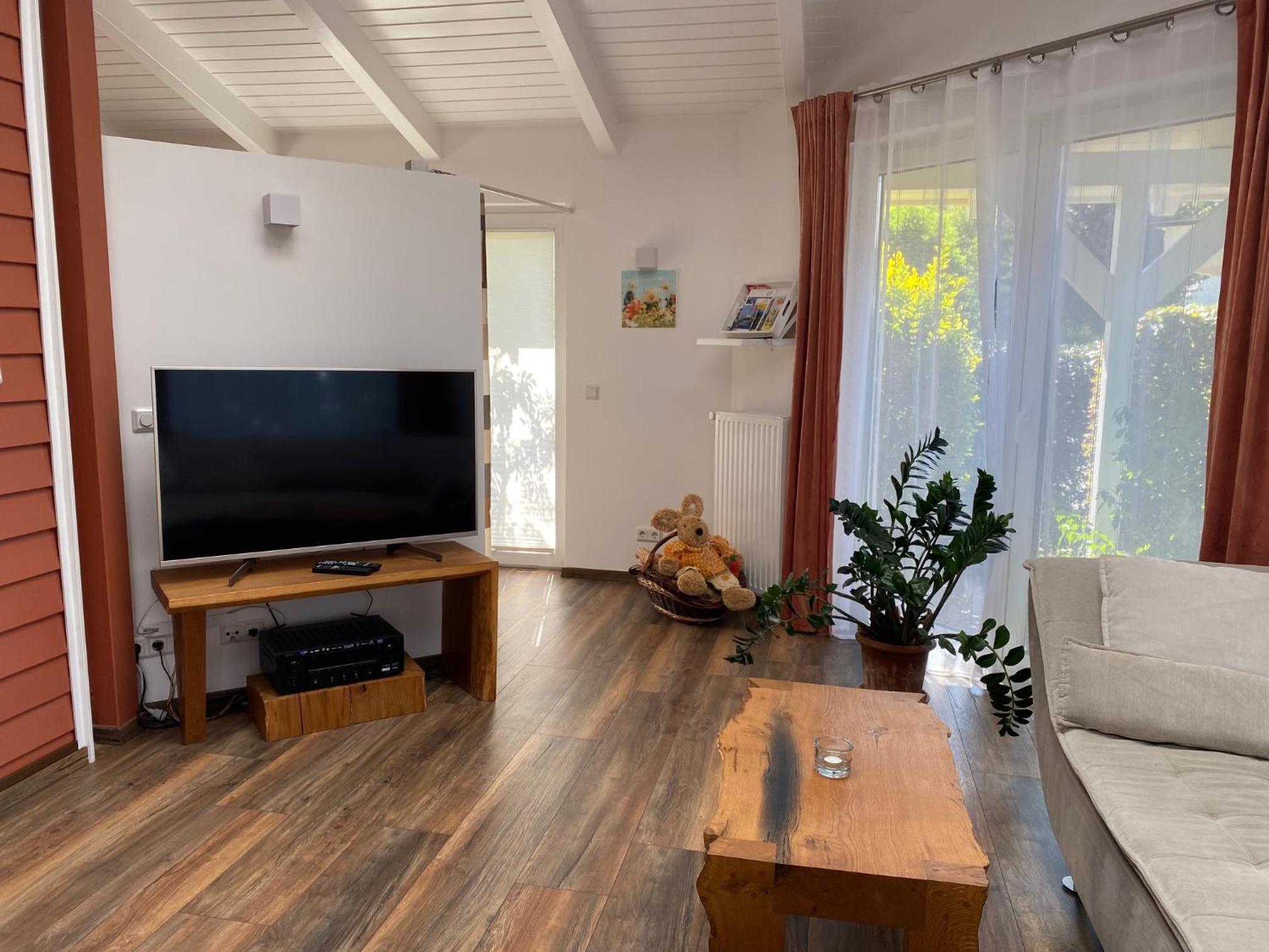 Moderne Ferienwohnung mit Kamin u Garten im EG 100qm Nähe Weser und Golfplatz