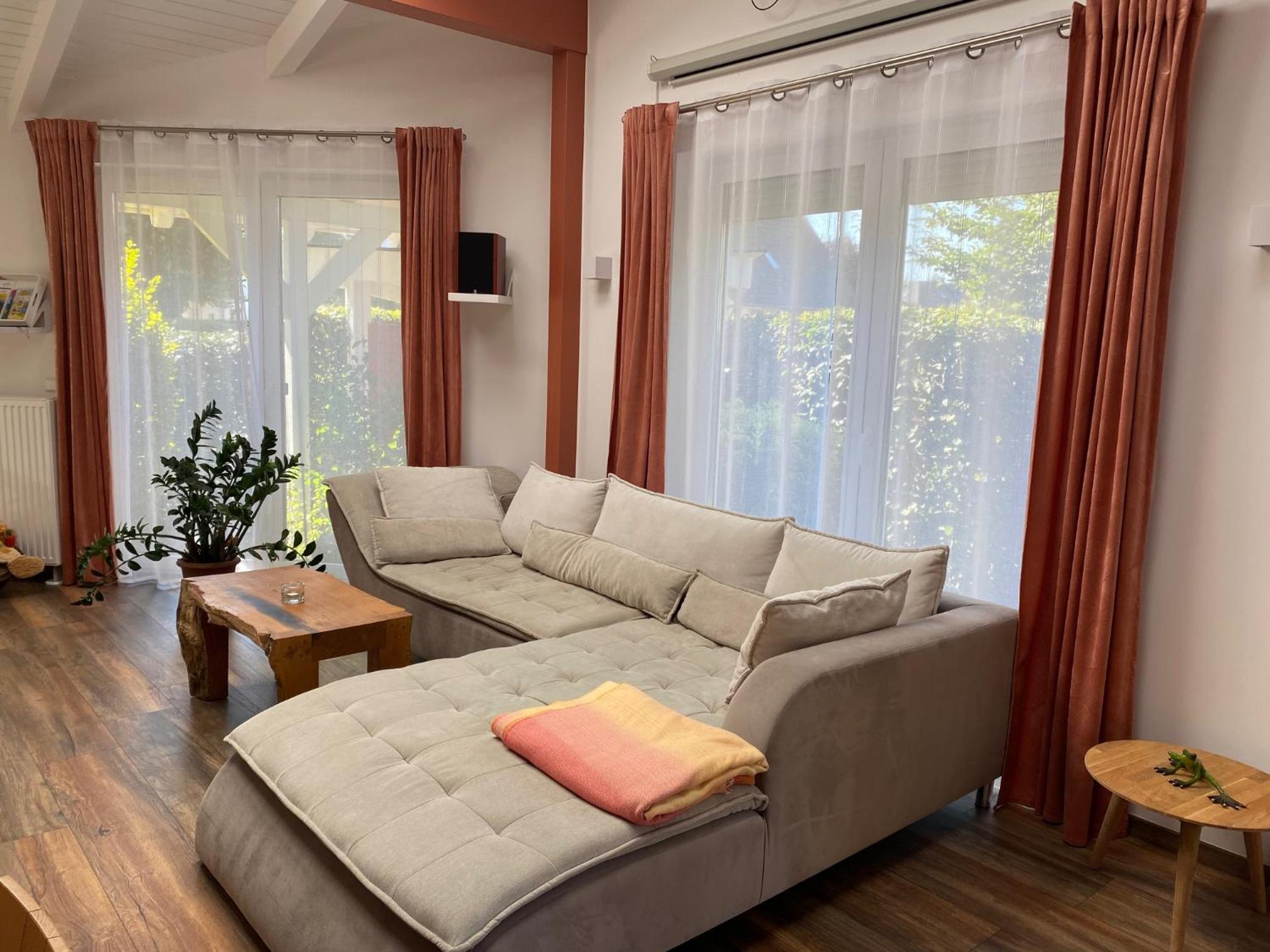 Moderne Ferienwohnung mit Kamin u Garten im EG 100qm Nähe Weser und Golfplatz
