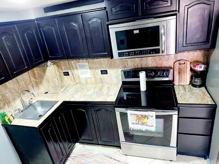 Tropical Condo!Two Story Three lovely Bedrooms !