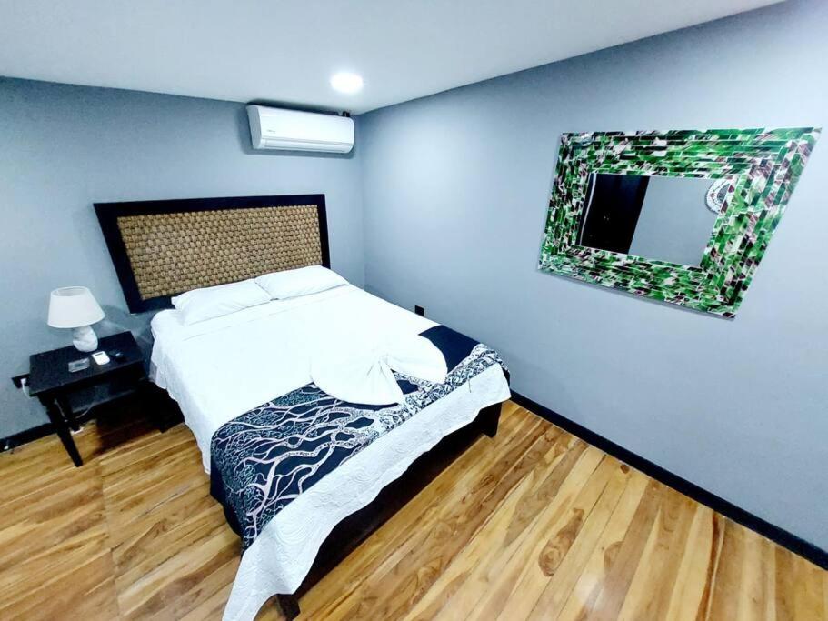 Tropical Condo!Two Story Three lovely Bedrooms !