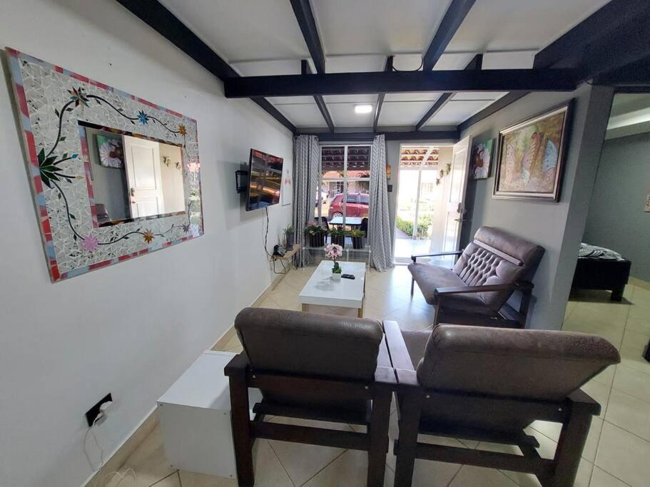 Tropical Condo!Two Story Three lovely Bedrooms !
