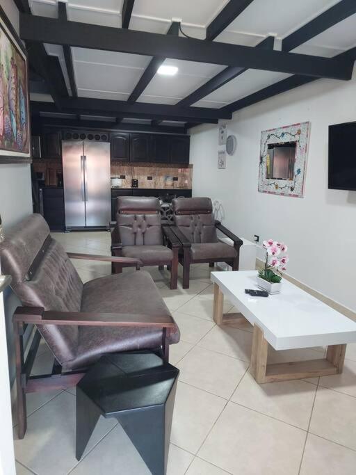 Tropical Condo!Two Story Three lovely Bedrooms !
