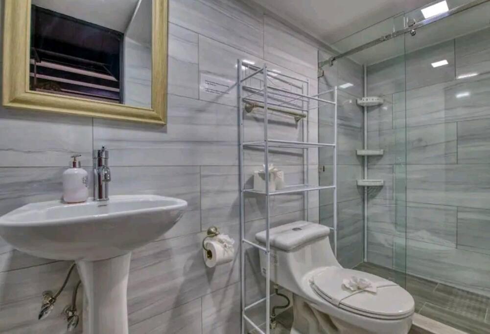 Tropical Condo!Two Story Three lovely Bedrooms !