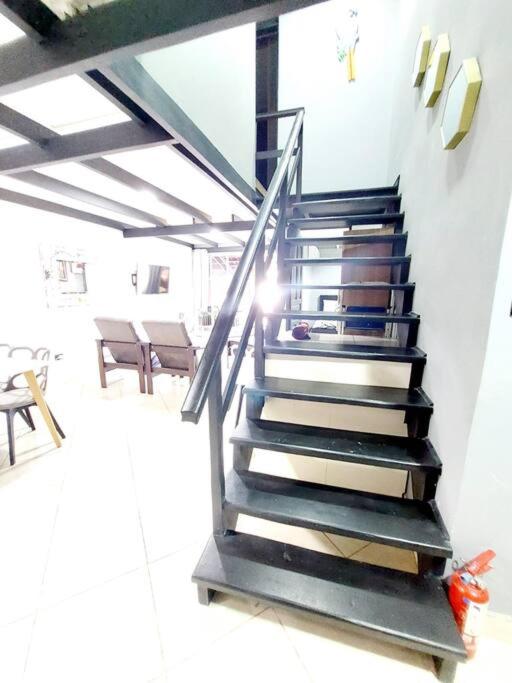 Tropical Condo!Two Story Three lovely Bedrooms !