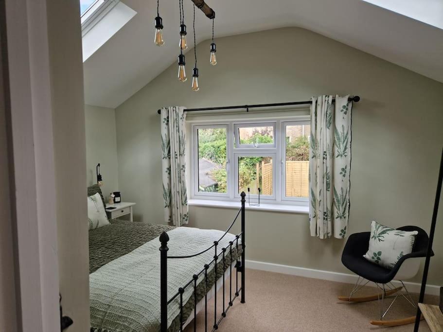 Idyllic period cottage, Ramsbury, Nr Marlborough view 3