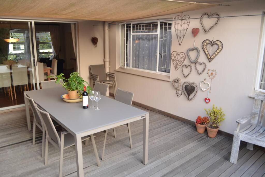 Hotel Serendipity - Home With Jacuzzi & Solar Power!