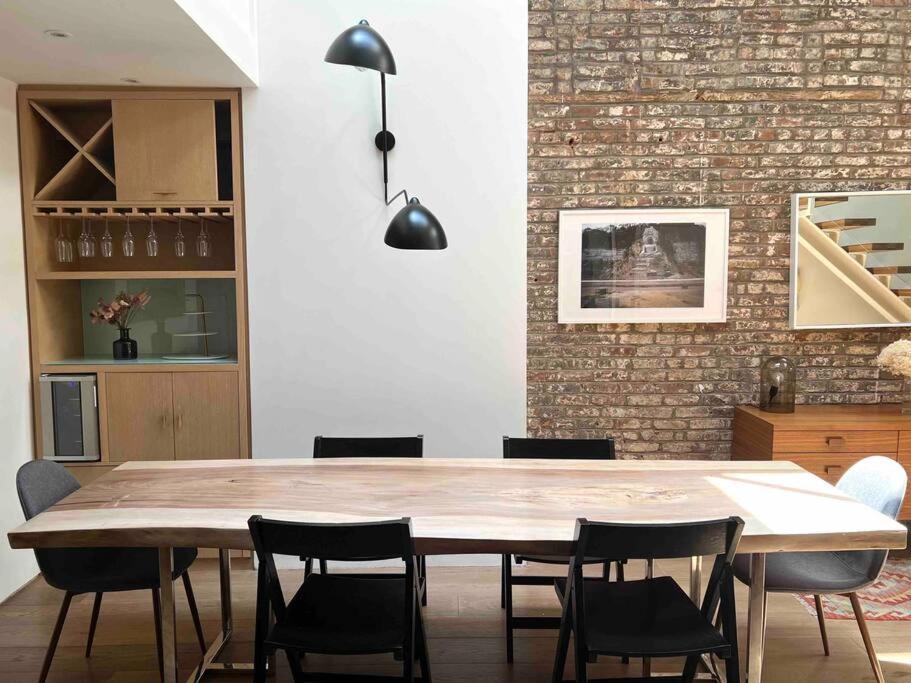 Superb Duplex Penthouse in FIDI