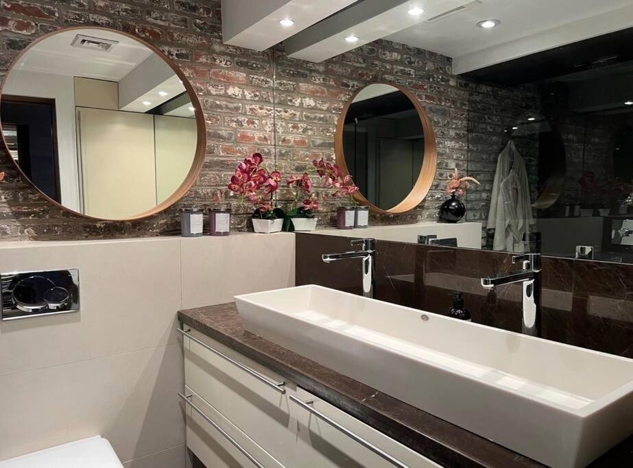 Superb Duplex Penthouse in FIDI