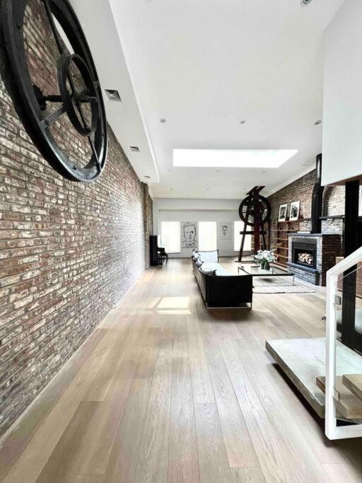 Superb Duplex Penthouse in FIDI