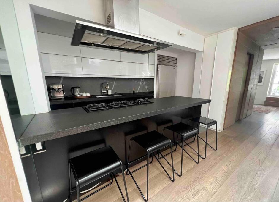 Superb Duplex Penthouse in FIDI