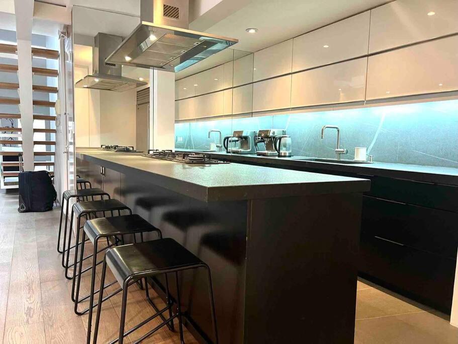 Superb Duplex Penthouse in FIDI