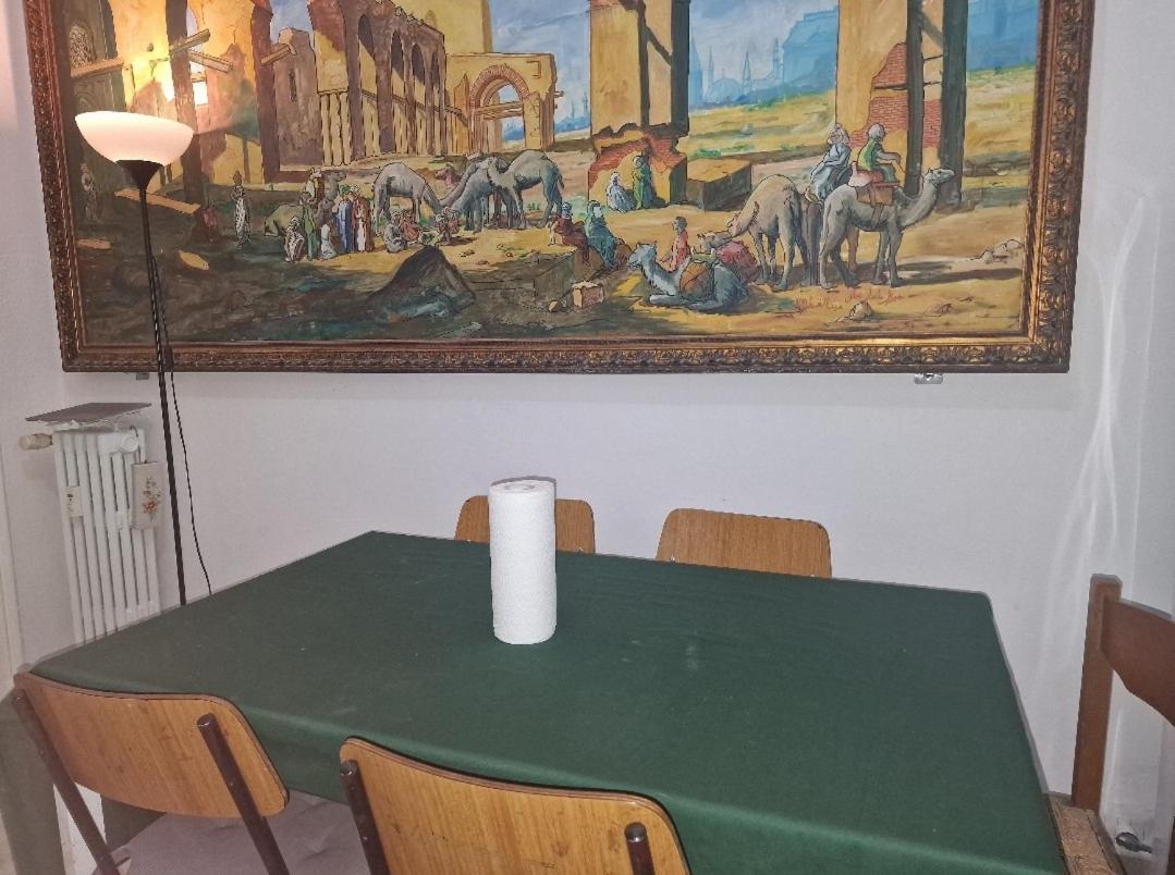 Room in the city center for women only