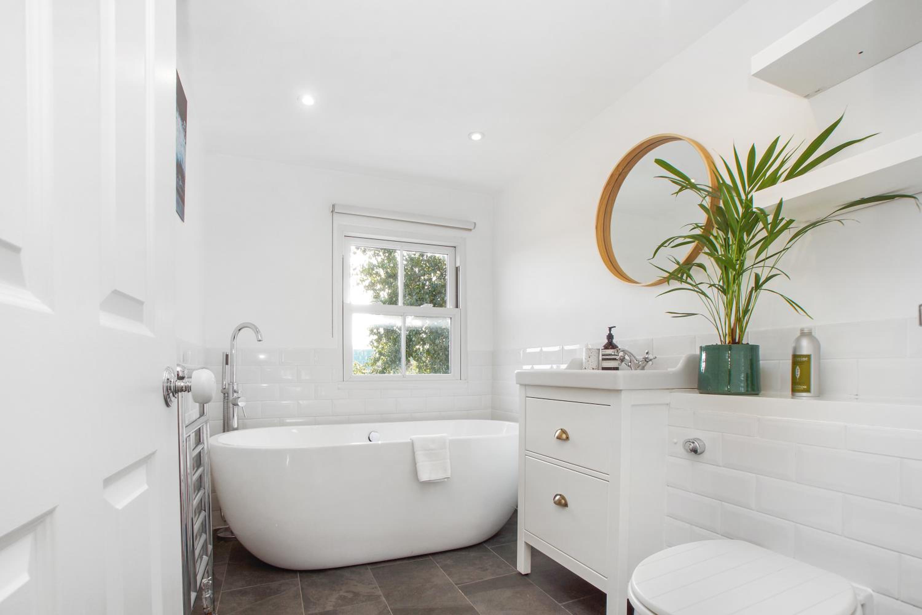 Bright, stylish & cosy 3-Bed Flat near Mile End