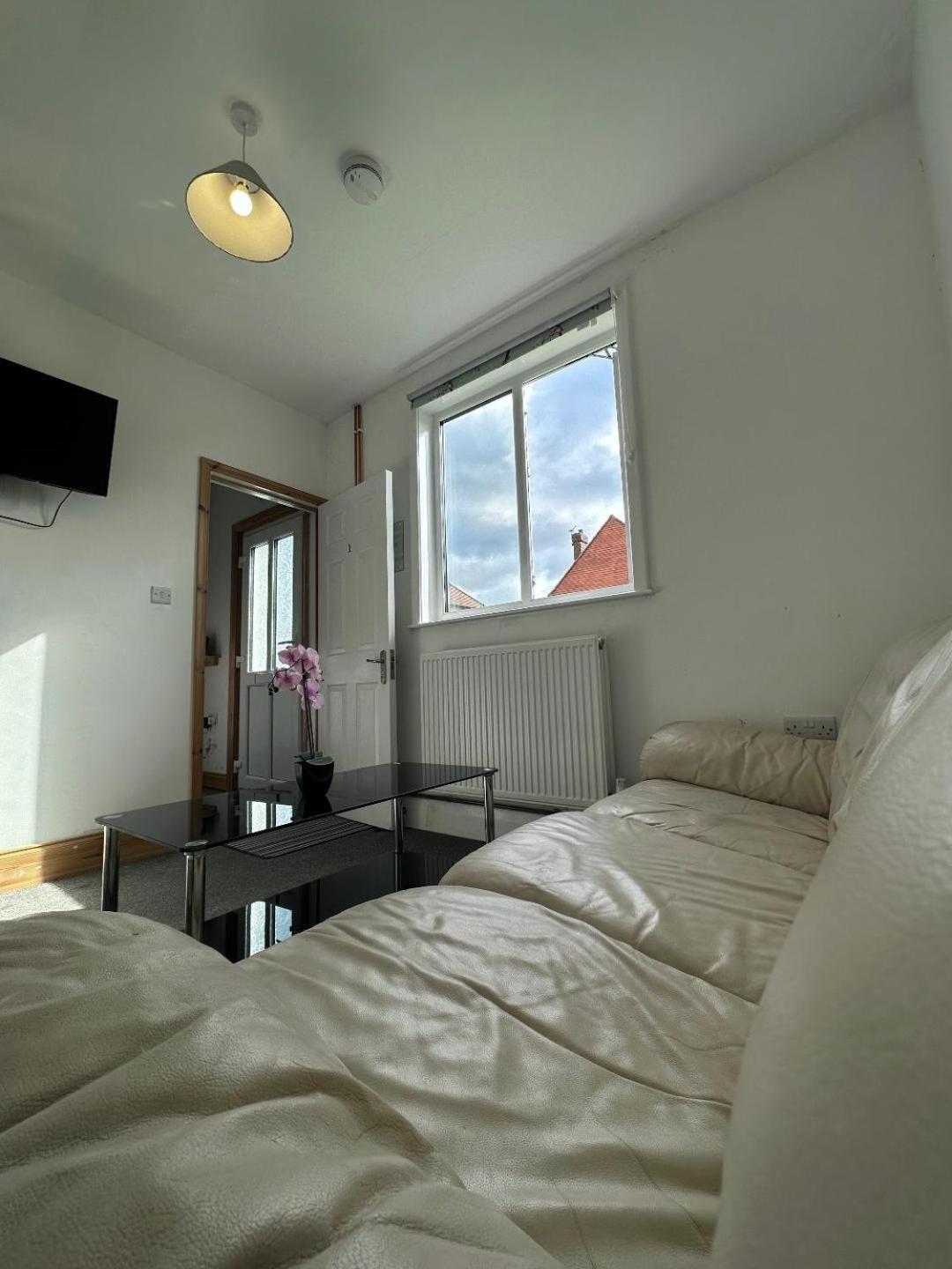 Browning House Bedrooms I Long or Short Stay I Special Rate Available