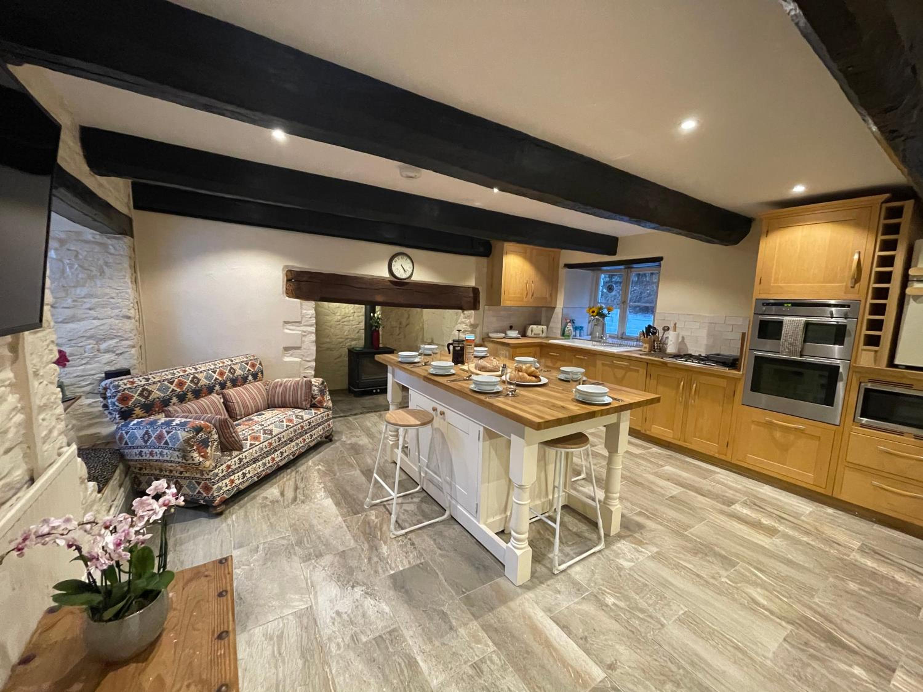 Tynewedd Farmhouse - Historic 1652 Farmhouse, Hot Tub, Sleeps 12 view 2