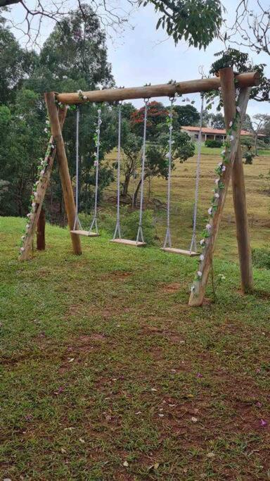 Casa de campo de alto padrão à beira da represa