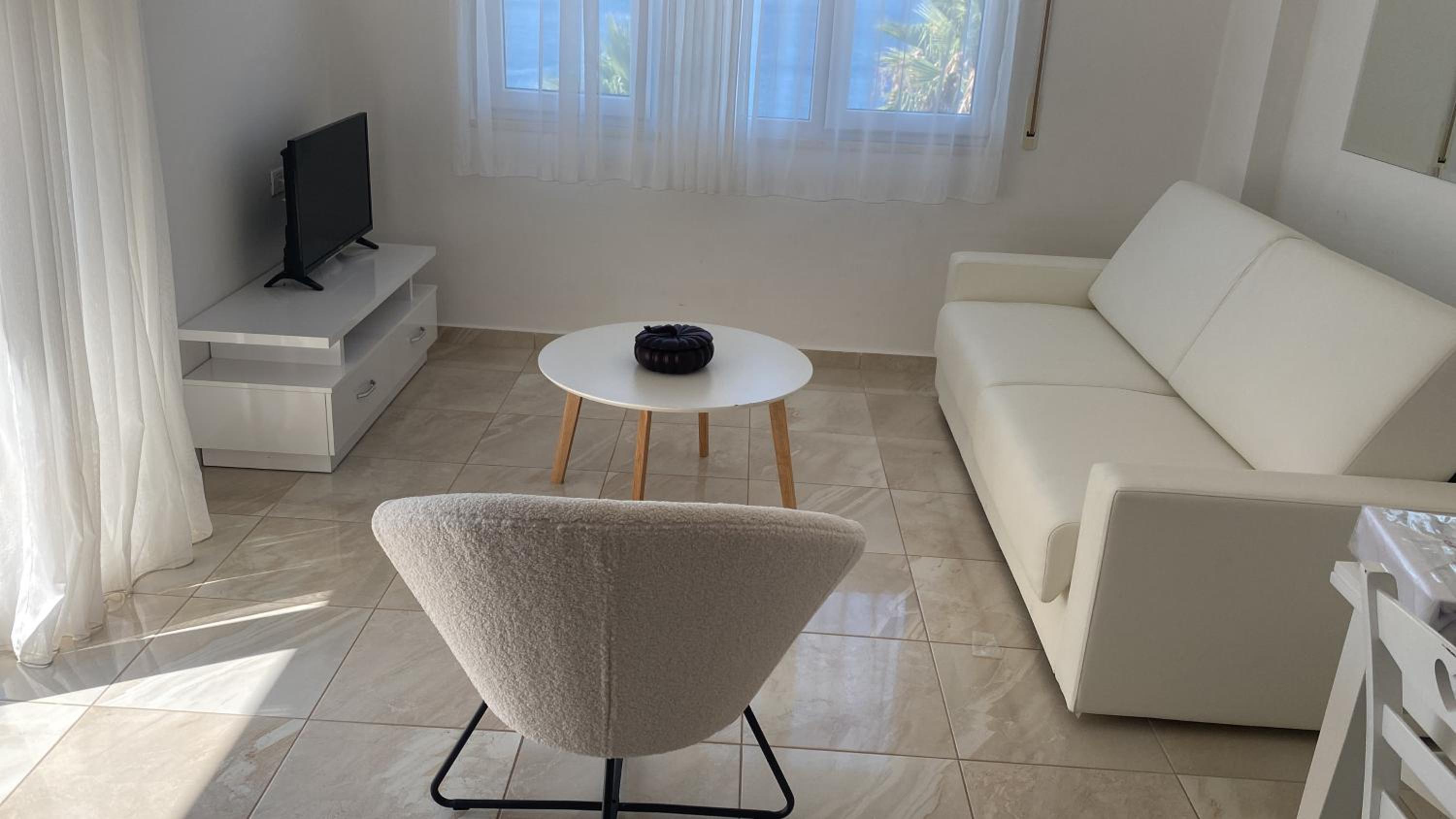 White Residence Apartament
